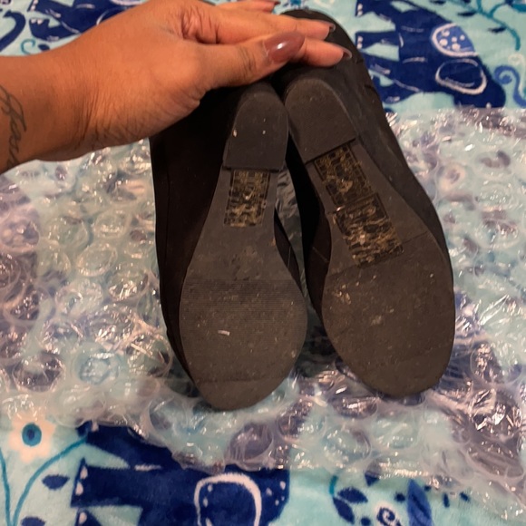 Black & Gold Forever 21 Wedged Booties - Picture 5 of 7